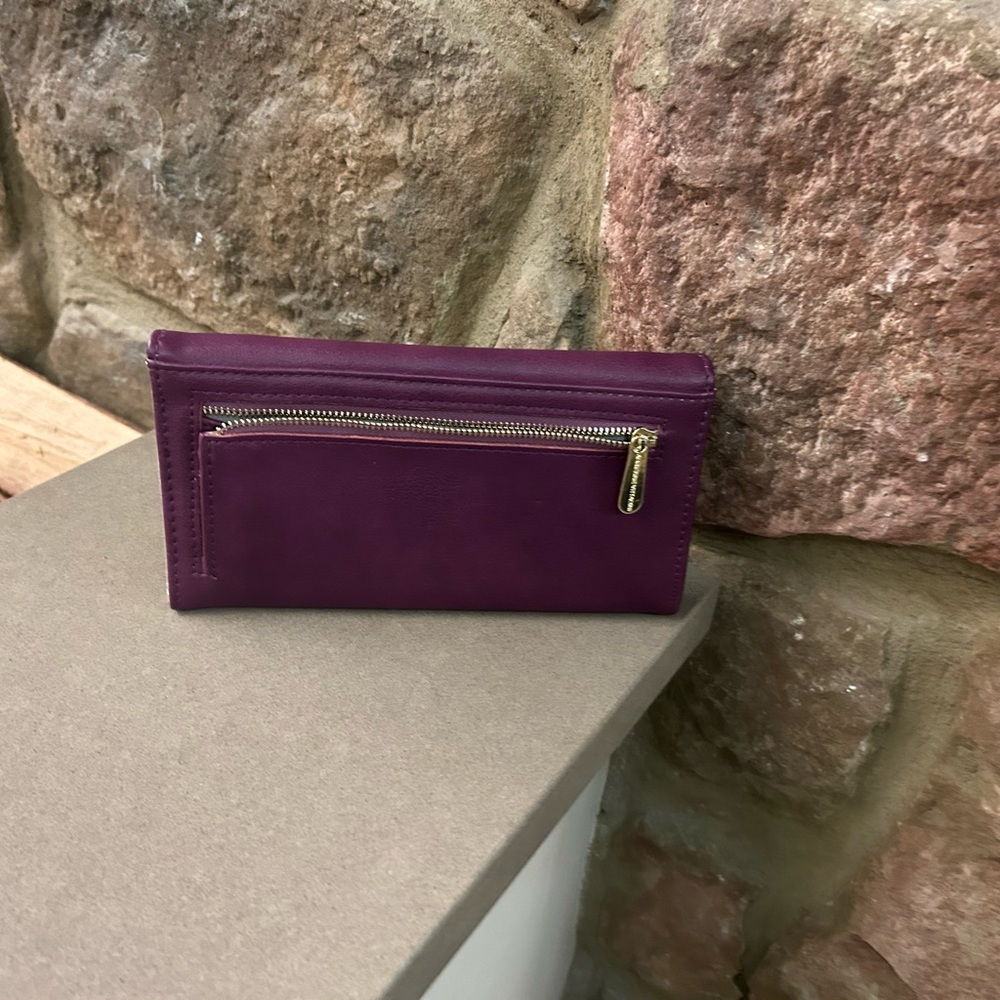 Adrienne Vittadini Elegant Purple Wallet - Picture 5 of 7
